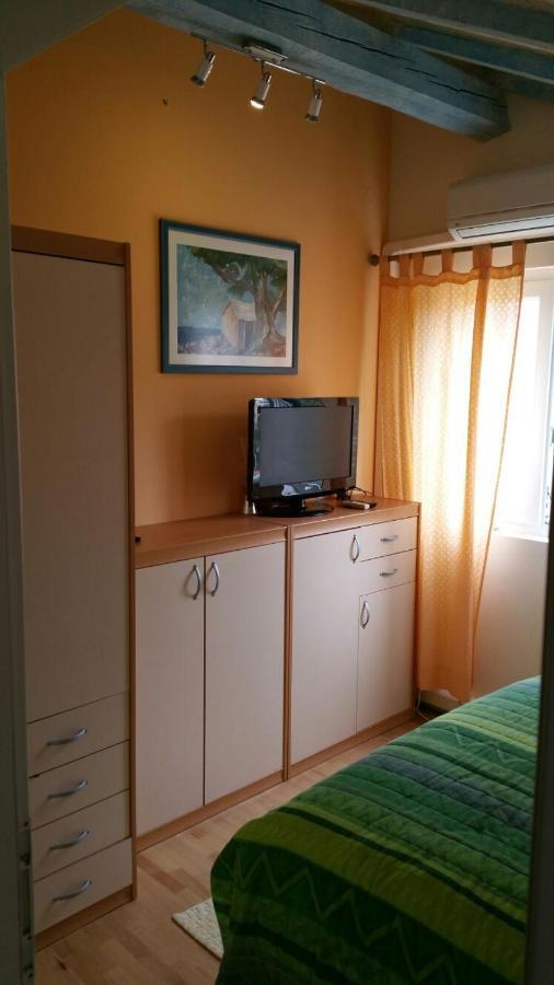 Tri Palme Apartment Prvic Sepurine Exterior foto